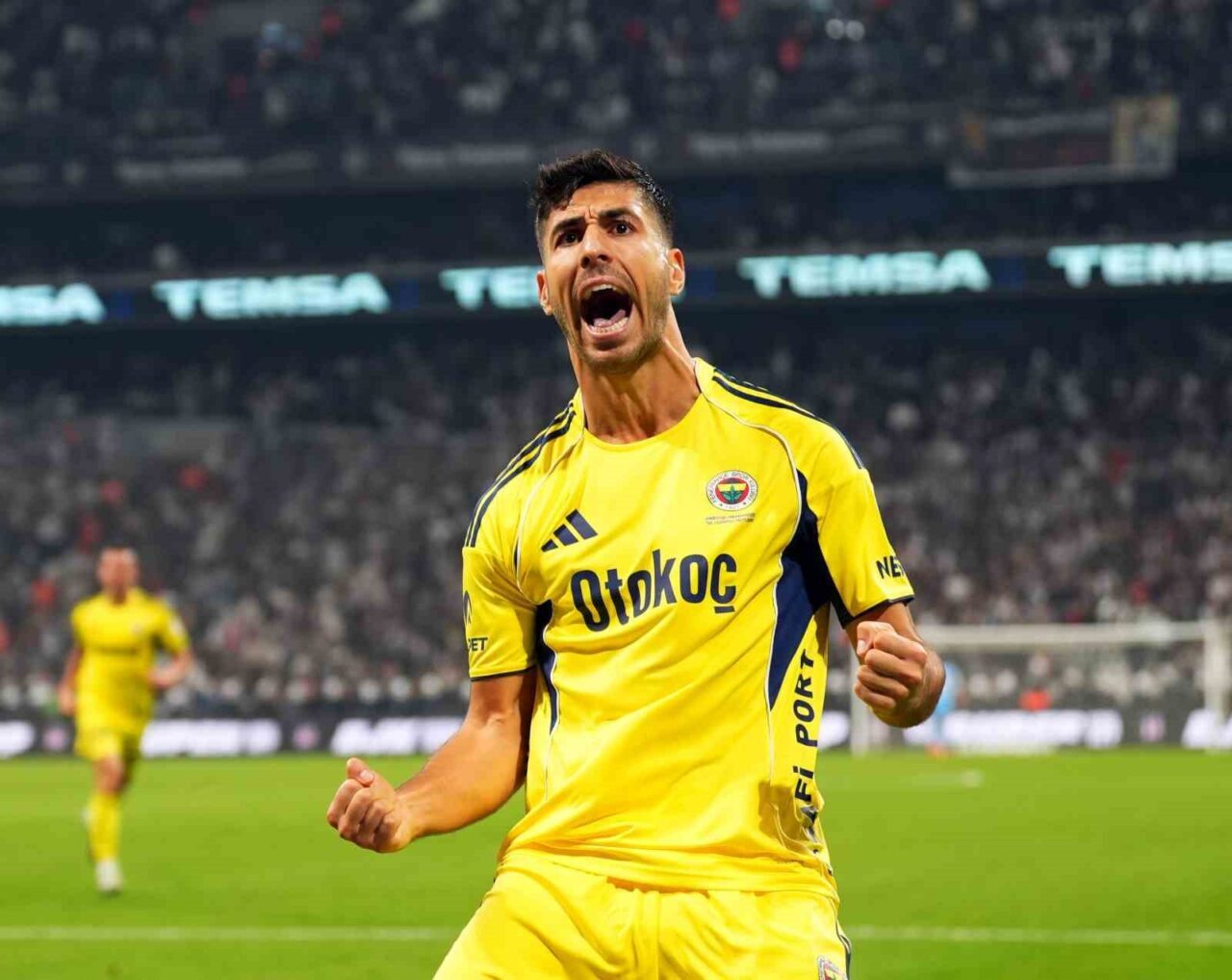 Fenerbahçe'nin İspanyol futbolcusu Marco Asensio, Beşiktaş ile oynanan derbide 45+3.