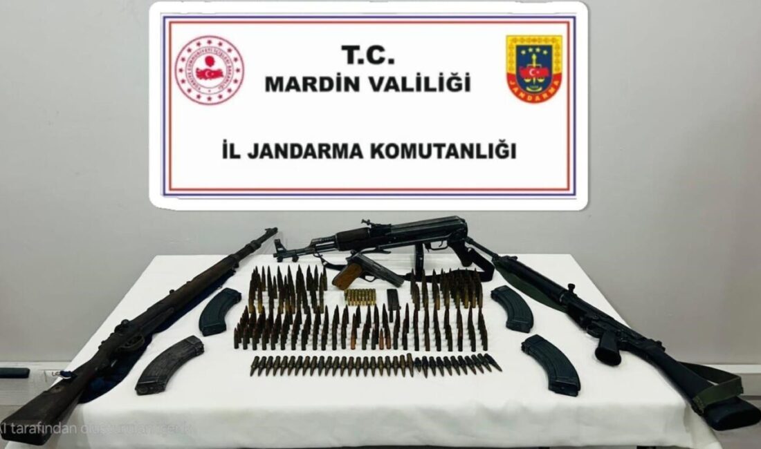 Mardin Derik’te Yapılan Operasyonda Kaçak Silah ve Mühimmat Ele Geçirildi Mardin'in Derik ilçesinde yapılan operasyonda jandarma, kaçak silah ve mühimmat