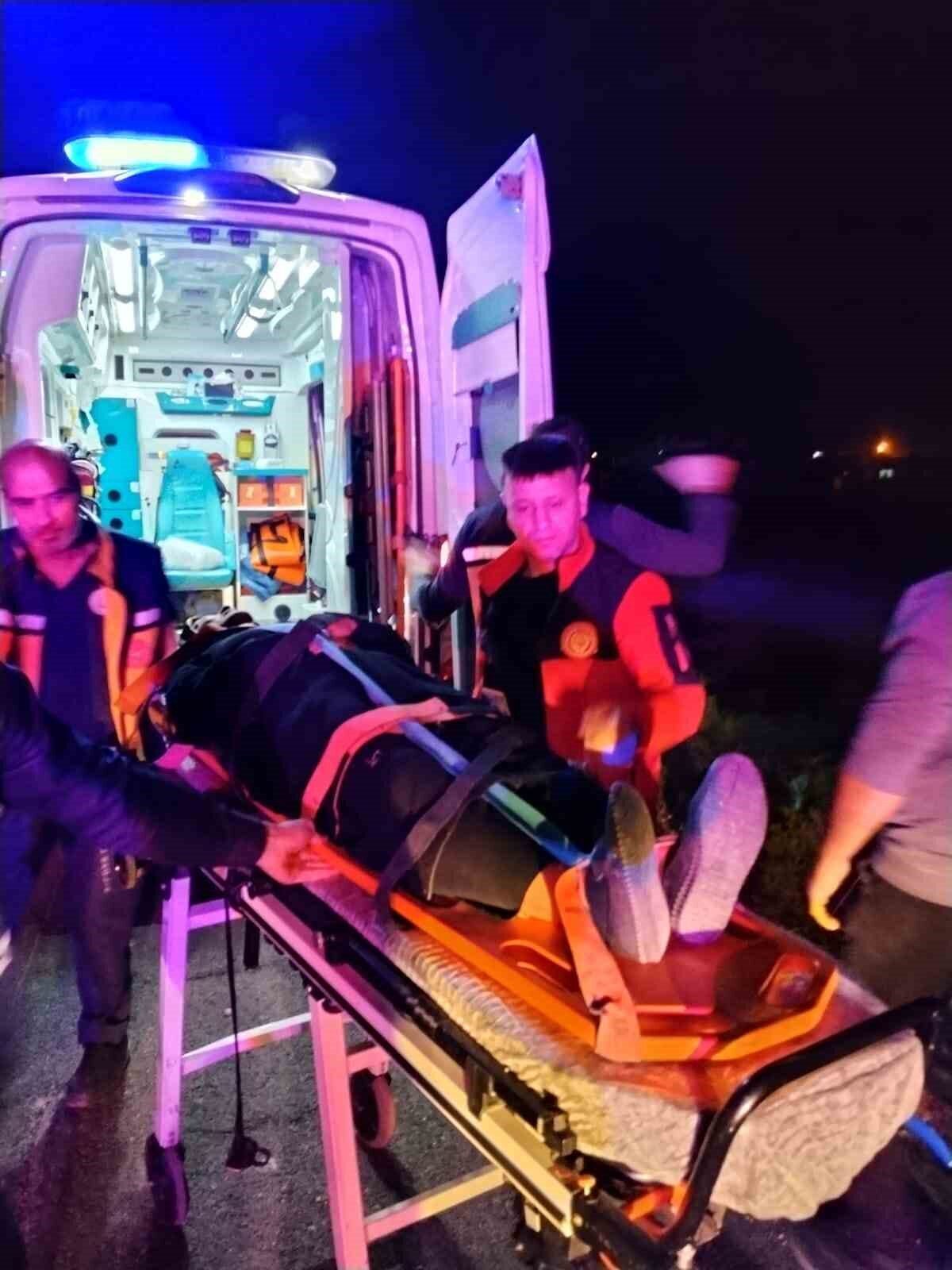 Kızıltepe’de kontrolden çıkan otomobilin devrilmesi sonucunda 3 kişi yaralandı.