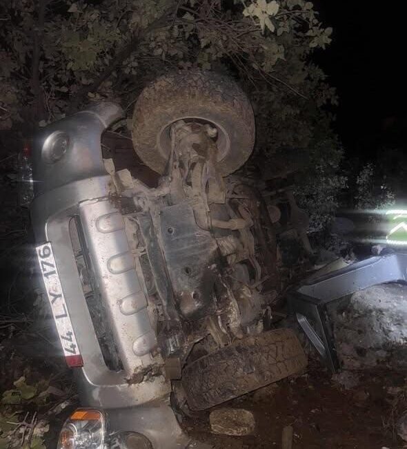 Nusaybin’de Pikabın Devrilmesi Sonucu 2’si Çocuk 6 Kişi Yaralandı Mardin'in Nusaybin ilçesinde meydana gelen trafik kazasında, sürücüsünün kontrolünü kaybettiği