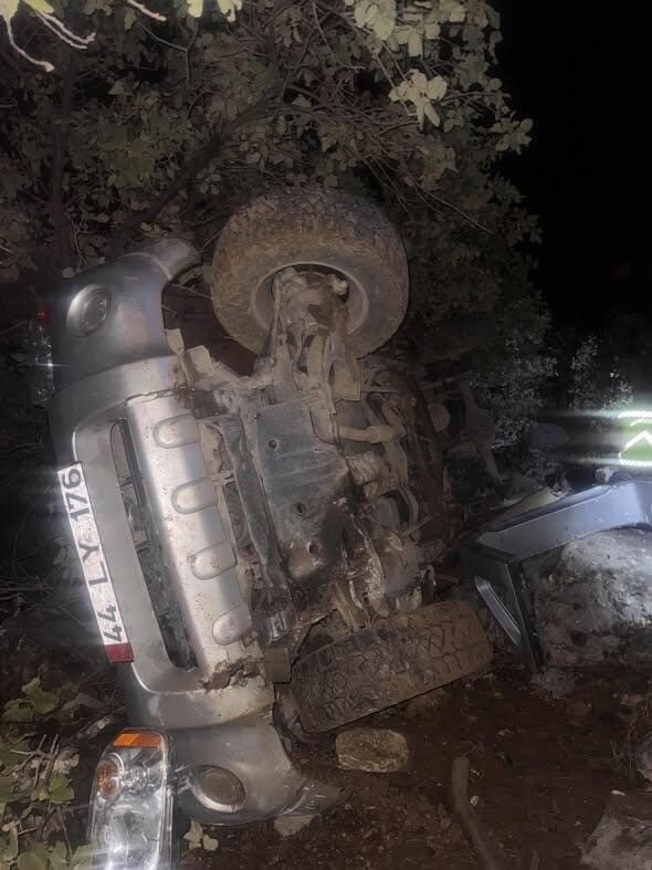 Mardin'in Nusaybin ilçesinde meydana gelen trafik kazasında, sürücüsünün kontrolünü kaybettiği