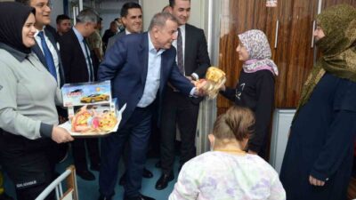 Mardin'deki Midyat Devlet Hastanesi, tedavi gören çocuklar için "Gülümse Midyat,