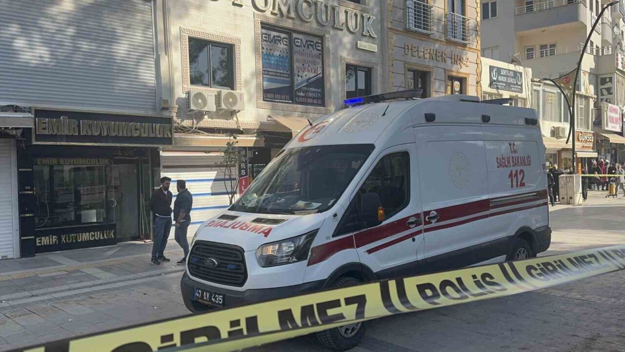 Mardin’in Kızıltepe ilçesindeki Cumhuriyet Meydanı'nda iki esnaf arasında çıkan kavgada