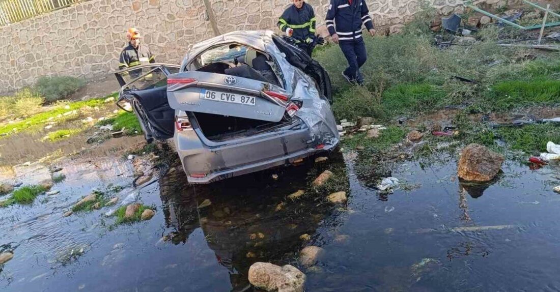 Mardin'in Ortaköy Mahallesi'nde meydana gelen kazada, 06 CVG 874 plakalı