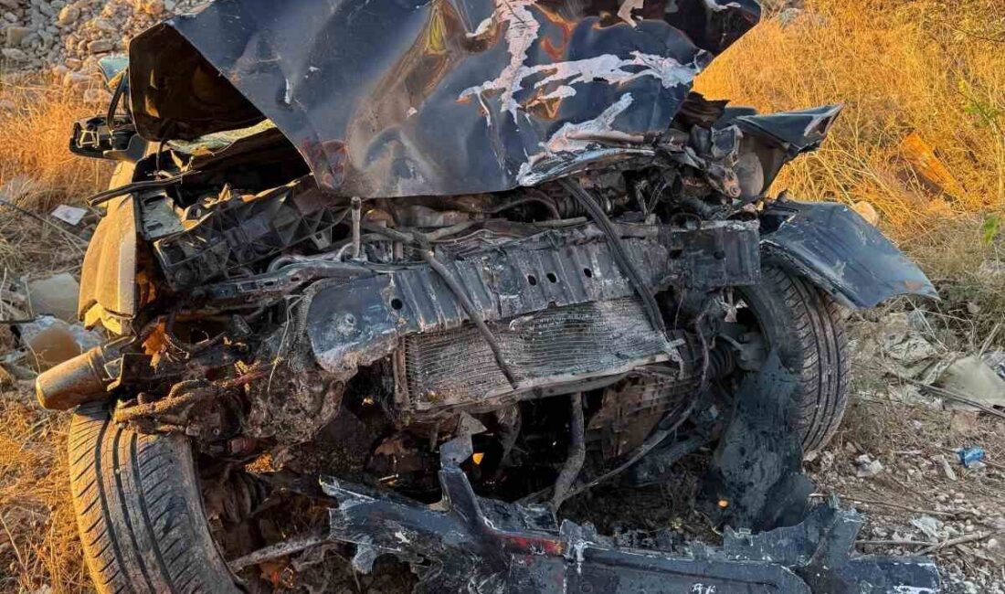 Mardin'in Kızıltepe ilçesinde bir otomobil şarampole yuvarlandı. Kazada E.A. (23),