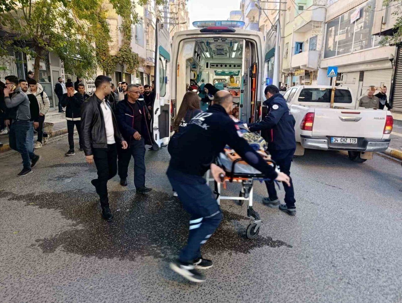 Mardin'in Nusaybin ilçesinde 6 yaşındaki D.K., Kışla Mahallesi'nde yol geçerken