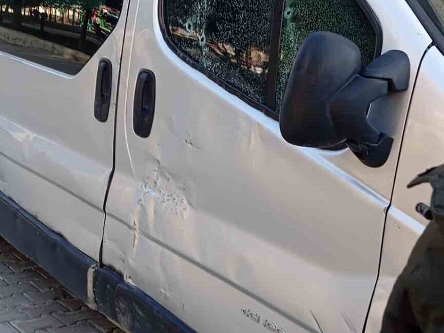 Mardin’de Park Halindeki Araca Yapılan Silahlı Saldırının Ardından Soruşturma Başlatıldı Mardin'in Nusaybin ilçesindeki Nevruz Bulvarı'nda park halindeki bir araca silahlı