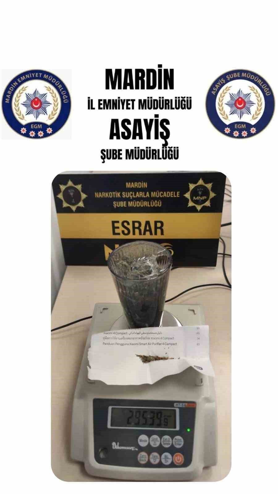 Mardin'de düzenlenen uyuşturucu operasyonunda 295,39 gram esrar ele geçirildi. İl