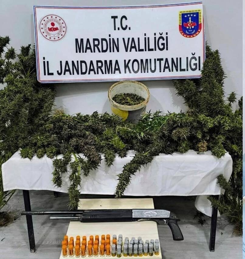 Mardin'de jandarma, düzenlediği uyuşturucu operasyonunda 3 kişiyi tutukladı. Artuklu, Savur