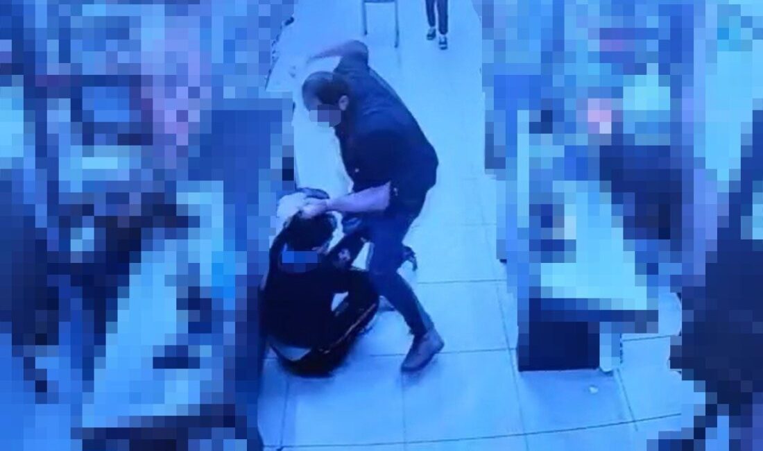 Kocaeli'nin Körfez ilçesindeki bir markette, kasiyer B.Ç.'nin çocuğu uyarması üzerine