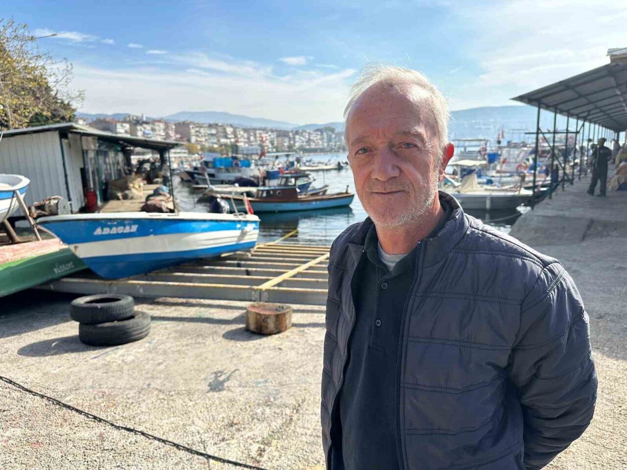 Bursa'nın Gemlik ilçesinde balıkçılar, yeterli balık akışı olmayışı nedeniyle zor