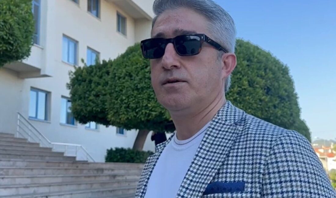 Marmaris'in 2019-2024 belediye başkanı Mehmet Oktay, mevcut başkan Acar Ünlü'ye