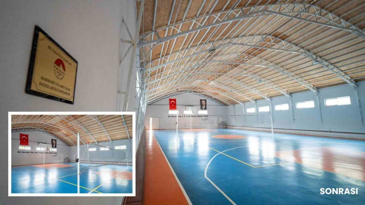 Marmaris Ortaokulu'ndaki spor salonu, Marmaris Ticaret Odası'nın öncülüğünde hayırseverlerin katkılarıyla