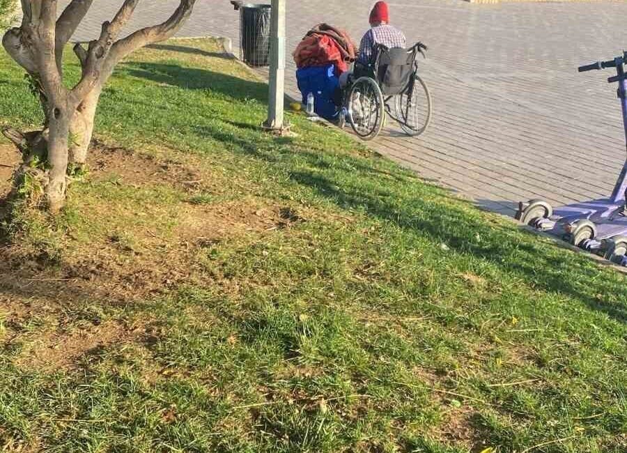 Kıbrıs Gazisi E.Y., Marmaris’teki ikna çabalarının ardından Muğla Huzurevi’ne yerleştirildi. Marmaris'te 70 yaşındaki Kıbrıs Gazisi E.Y., polislerin ikna çabaları sonrasında