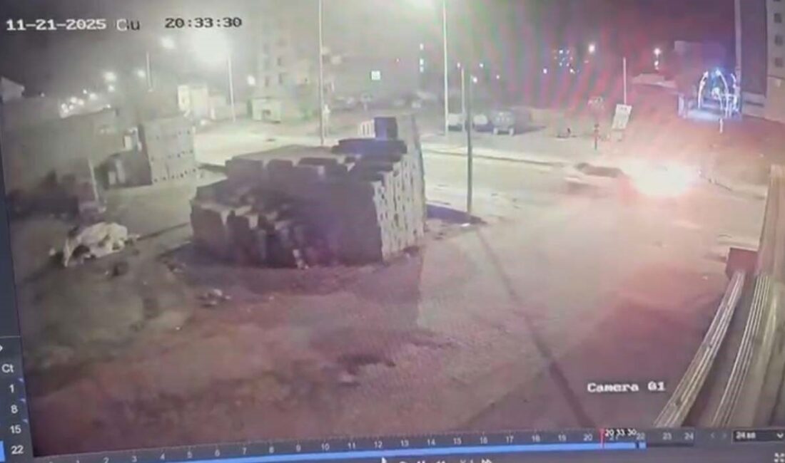 Mardin'in Mazıdağı ilçesinde iki aracın çarpışması sonucu 3 kişi yaralandı.