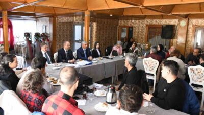 Eskişehir Öğretmenevi'nde düzenlenen toplantıda Millî Eğitim Bakanlığı Başmüfettişi Orhan Tunç,