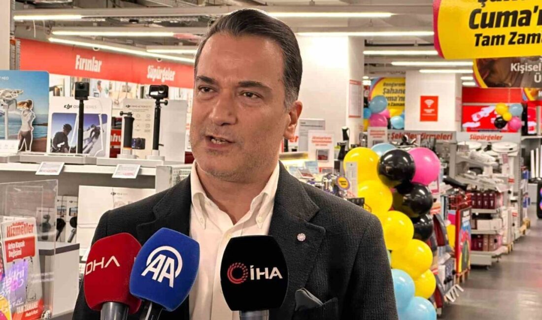 MediaMarkt, Rengârenk Şahane Cuma Kampanyasını Branda Yırtma Etkinliğiyle Başlattı MediaMarkt Türkiye, Rengarenk Şahane Cuma kampanyasını İstanbul Levent'teki 'Branda Yırtma'