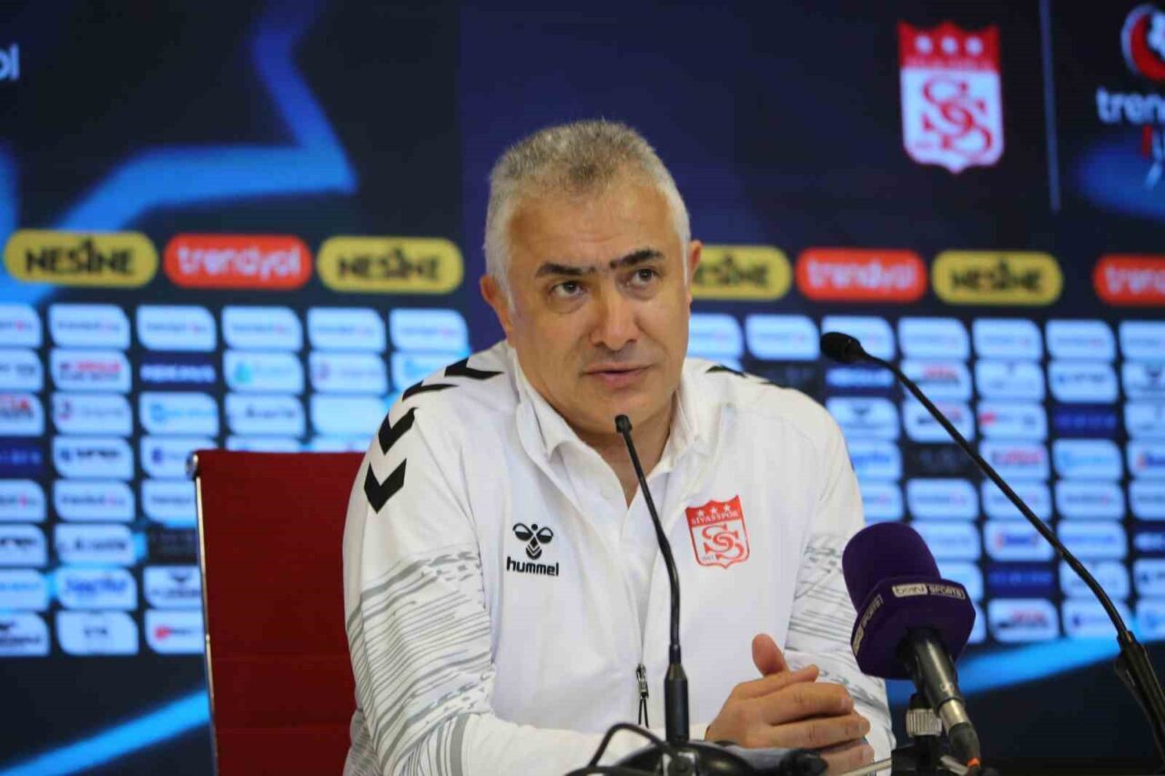 Sivasspor Teknik Direktörü Mehmet Altıparmak, Manisa FK'yı 3-2 yendikleri maçın