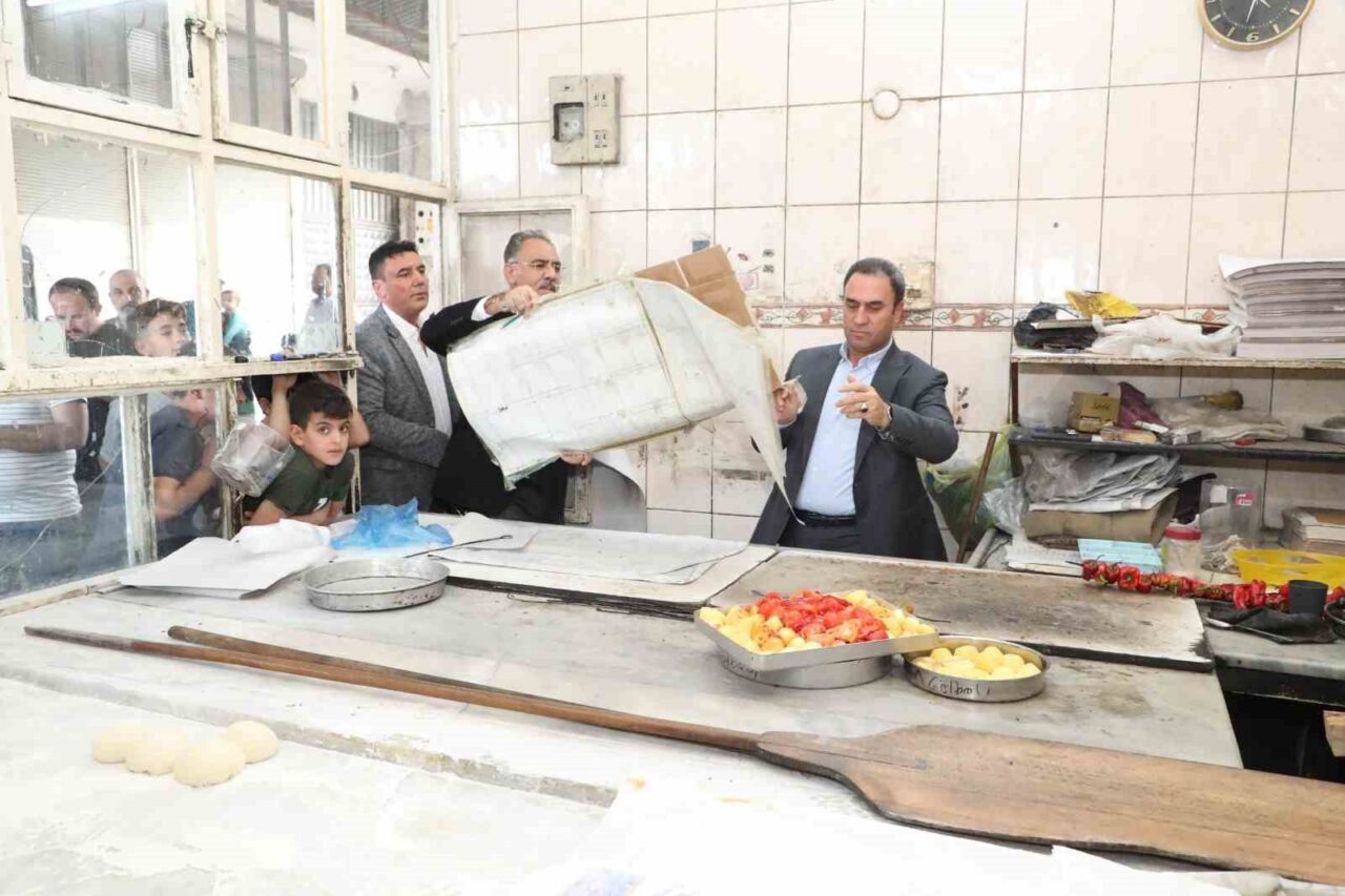 Eyyübiye Belediye Başkanı Mehmet Kuş, mahallelerdeki vatandaşlarla bir araya gelerek