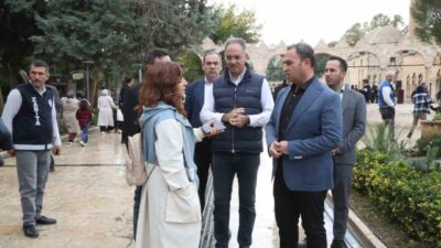 Eyyübiye Belediye Başkanı Mehmet Kuş, sahada devam eden çalışmaları denetlemek