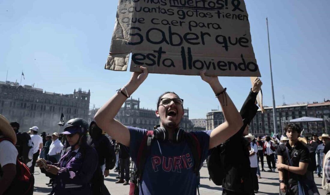 Meksika’da Yolsuzluk ve Cezasızlığa Karşı Düzenlenen Protestoda 120 Kişi Yaralandı Meksika'nın başkenti Mexico City'de artan suç ve yolsuzluk karşıtı protestolarda