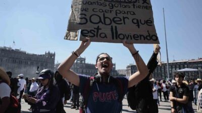 Meksika'nın başkenti Mexico City'de artan suç ve yolsuzluk karşıtı protestolarda