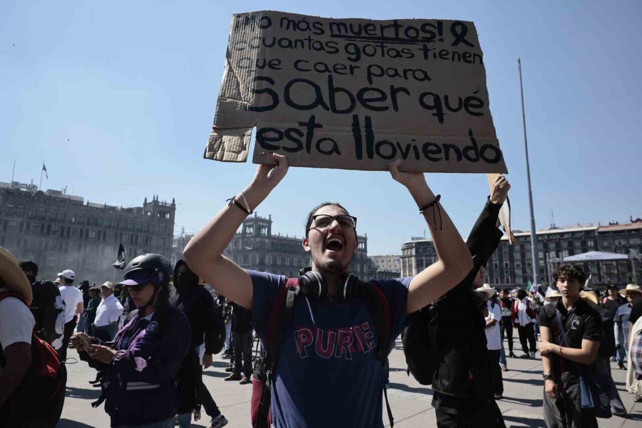 Meksika'nın başkenti Mexico City'de artan suç ve yolsuzluk karşıtı protestolarda