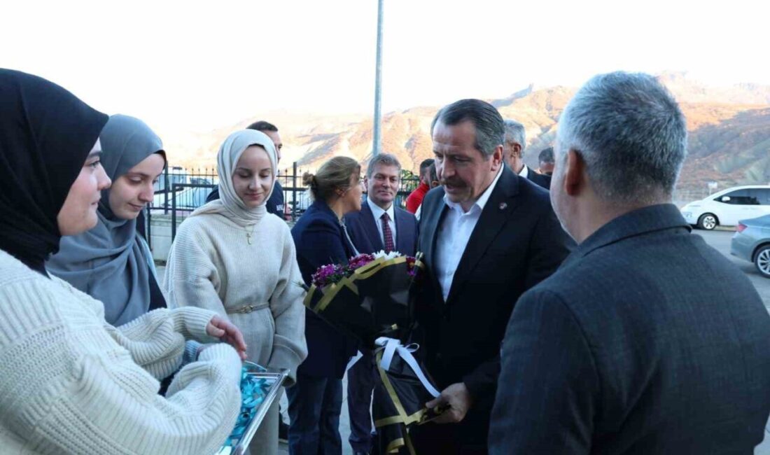 Memur-Sen Genel Başkanı Ali Yalçın, Tunceli'de düzenlenen İl Divan Toplantısı'nda