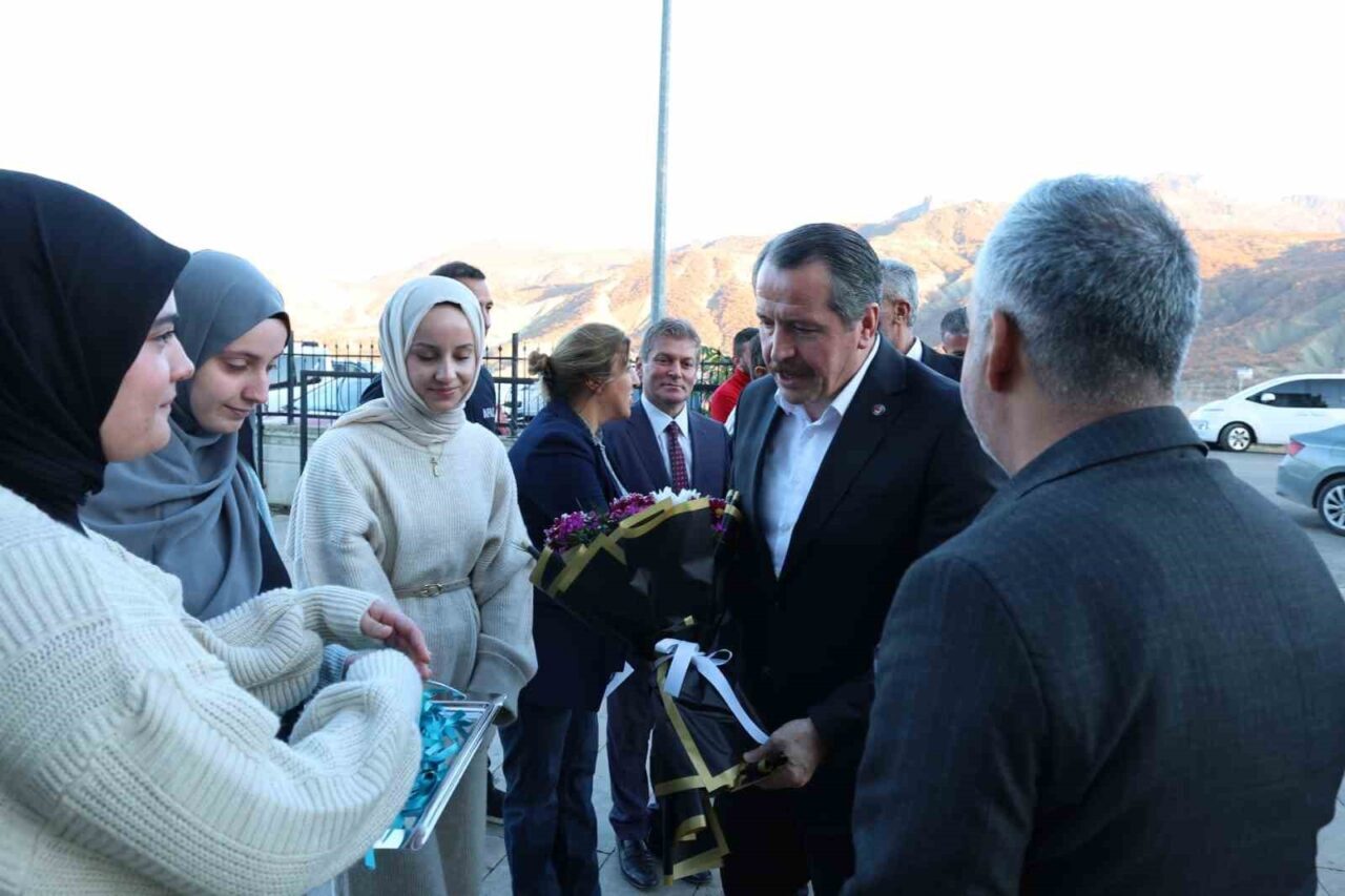 Memur-Sen Genel Başkanı Ali Yalçın, Tunceli'de düzenlenen İl Divan Toplantısı'nda