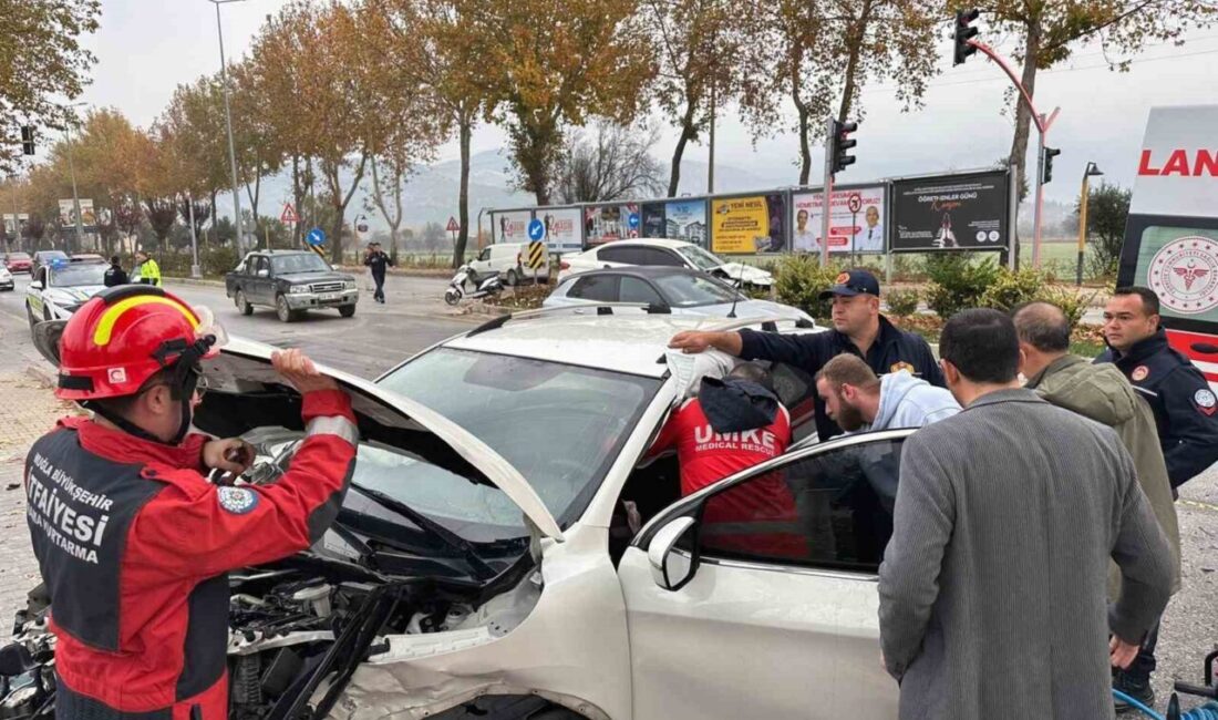 Menteşe’de Kırmızı Işık İhlali Sonucu İki Kişi Yaralandı Muğla'nın Menteşe ilçesinde kırmızı ışık ihlali sonucu gerçekleşen trafik kazasında