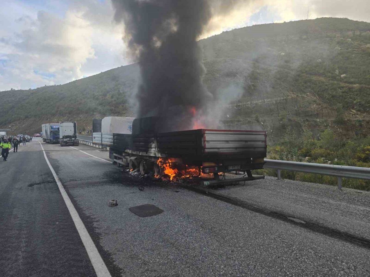 Konya-Antalya D-687 karayolunda, tır sürücüsü Ufuk A.’nın dorse kısmında meydana