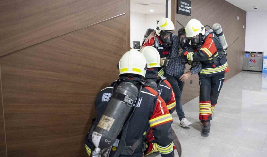 Mersin Büyükşehir Belediyesi, Ana Hizmet Binası'nda yangın tatbikatı düzenledi. Senaryoya