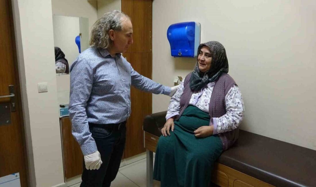 Mersin’de Yıllarca İhmal Edilen Meme Kitle Ameliyatla 8,5 Kilogram Olarak Çıkarıldı Mersin'de 56 yaşındaki Kıymet Yıldızhan, yaklaşık 11 yıl boyunca büyüyen