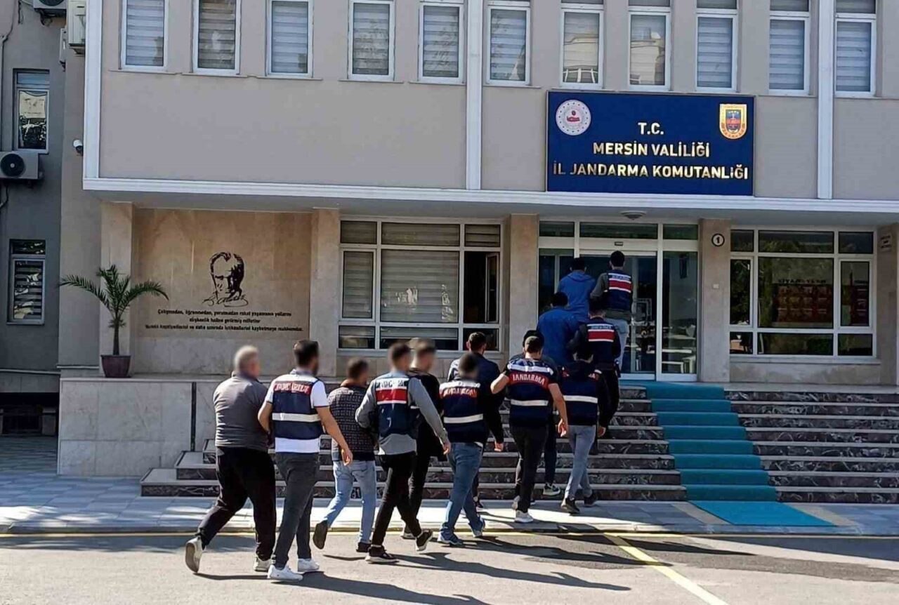 Mersin'de jandarma, çeşitli suçlardan aranan 26 kişiyi yakaladı. Akdeniz, Bozyazı,