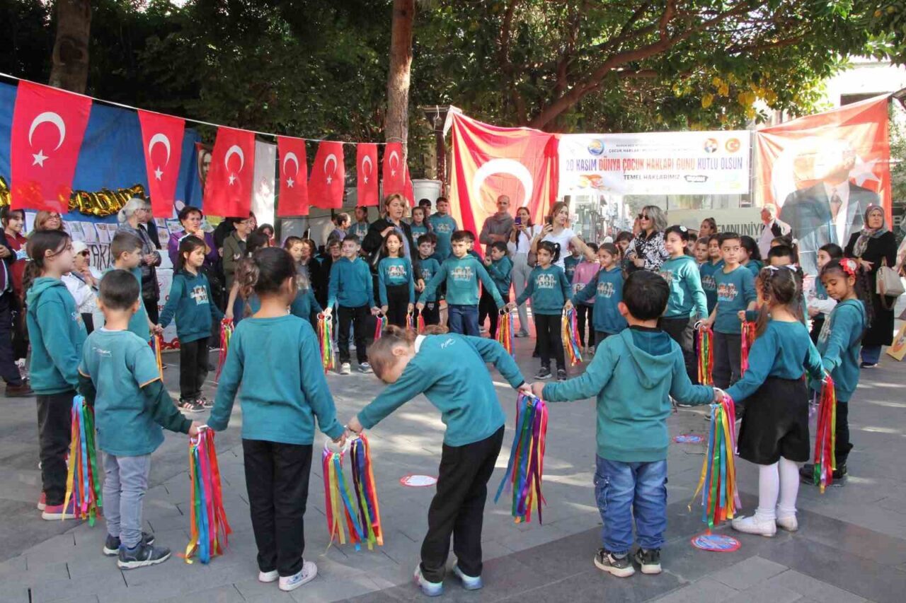 Mersin’de Dünya Çocuk Hakları Günü Farklı Etkinliklerle Coşkuyla İcra Edildi