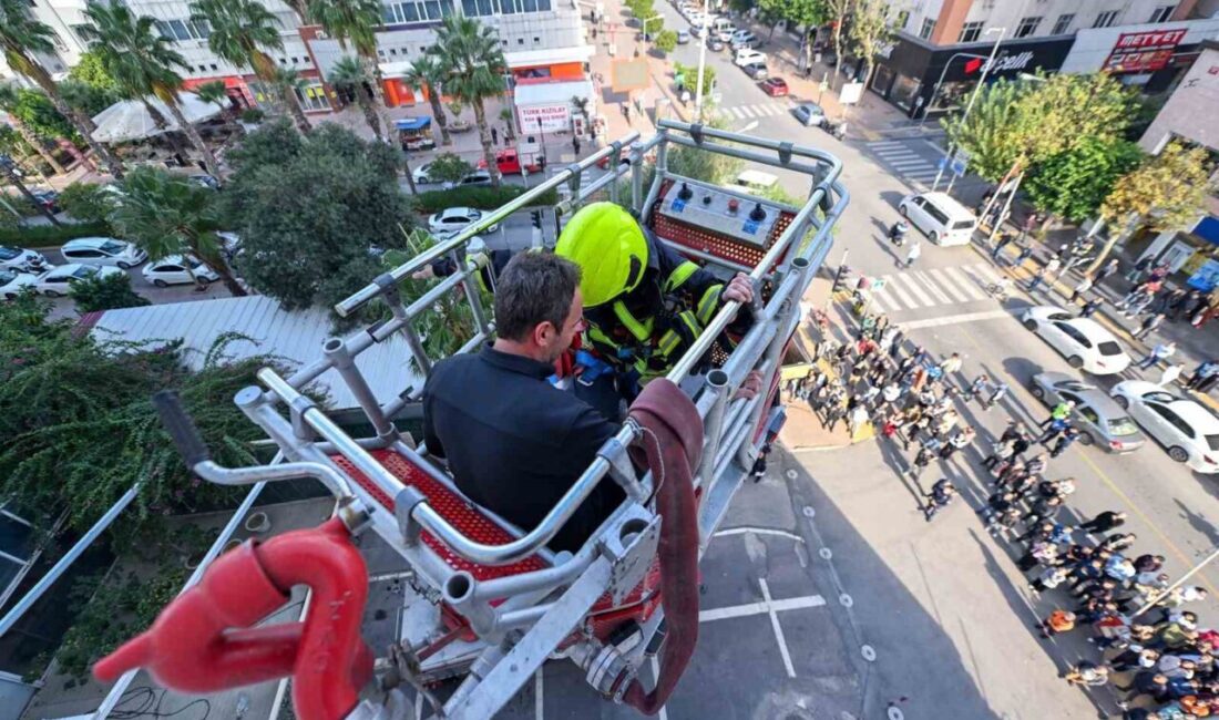 Mersin’deki Metropol İş Merkezi'nde düzenlenen yangın tatbikatında, personel hızla tahliye