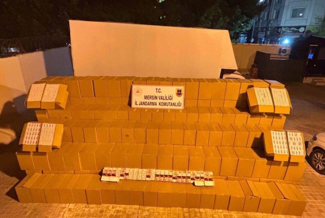 Mersin’de düzenlenen operasyonlarda sigara kaçakçılığına karışan 2 kişi yakalandı, 3 milyon 300 bin makaron ele geçirildi.