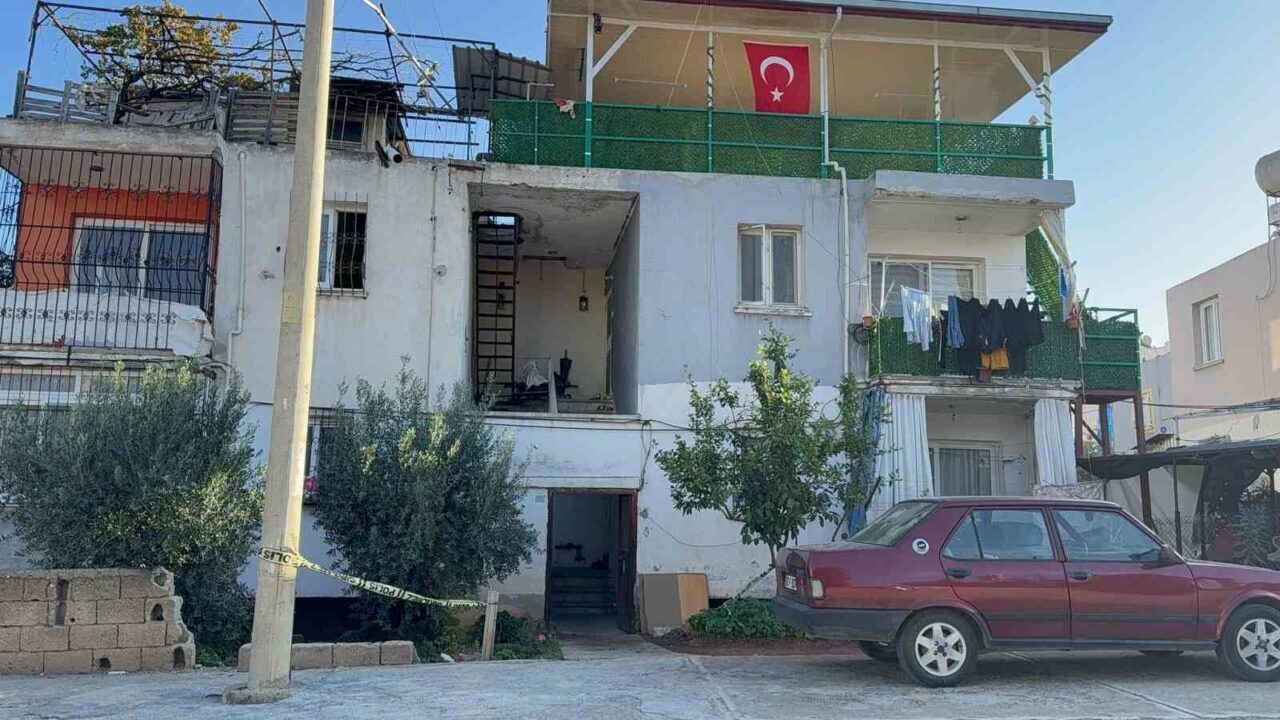 Mersin’in Tarsus ilçesinde 42 yaşındaki Emine Ç., boşanma aşamasındaki eşi
