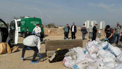 Mersin'in Tarsus ilçesinde, 35 yaşlarında bir adamın bıçaklanarak öldürüldükten sonra