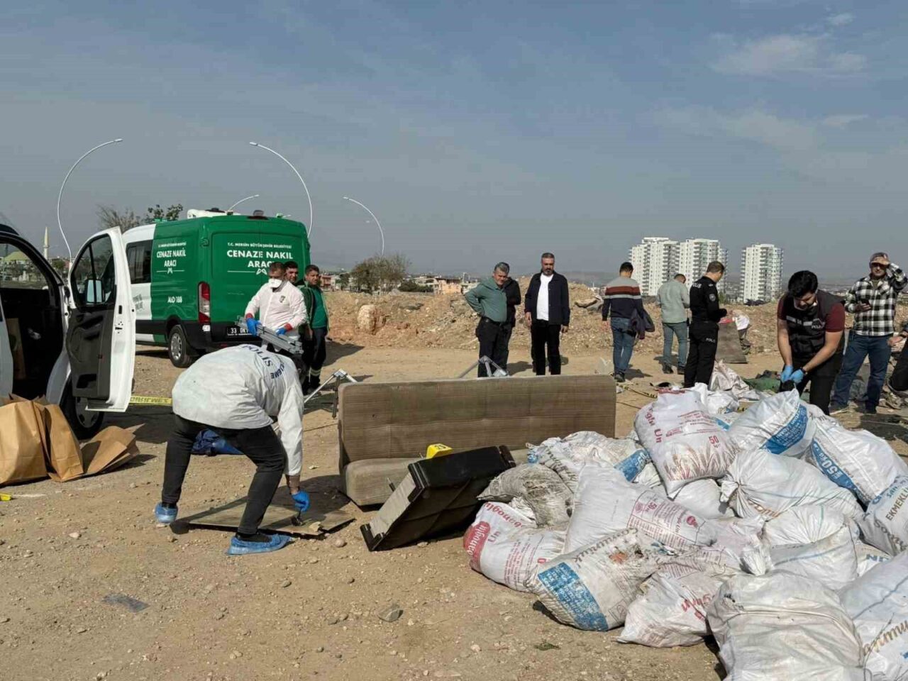 Tarsus’ta Bıçaklanarak Öldürülen Şahıs Çekyat İçinde Moloz Alanına Atıldı