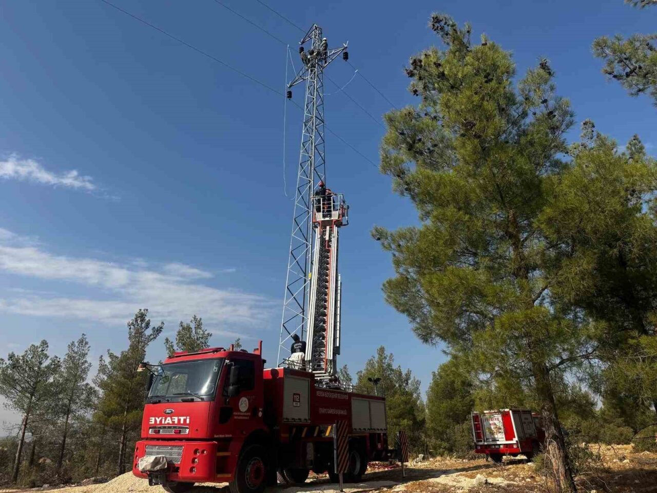 Mersin'in Mut ilçesinde, yüksek gerilim hattı çalışması sırasında 25 metre