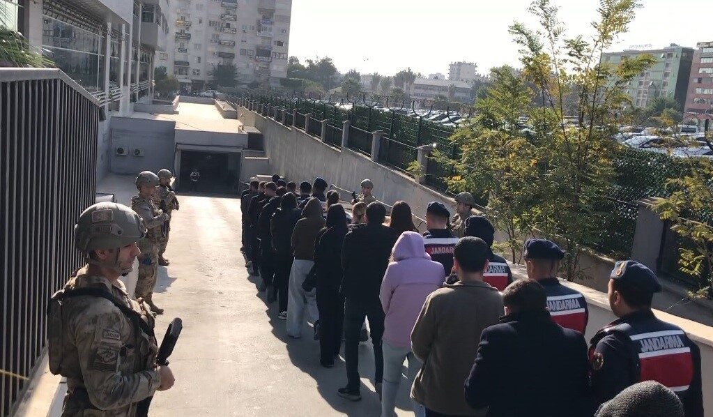 Mersin merkezli yapılan yasadışı bahis ve kara para aklama operasyonunda