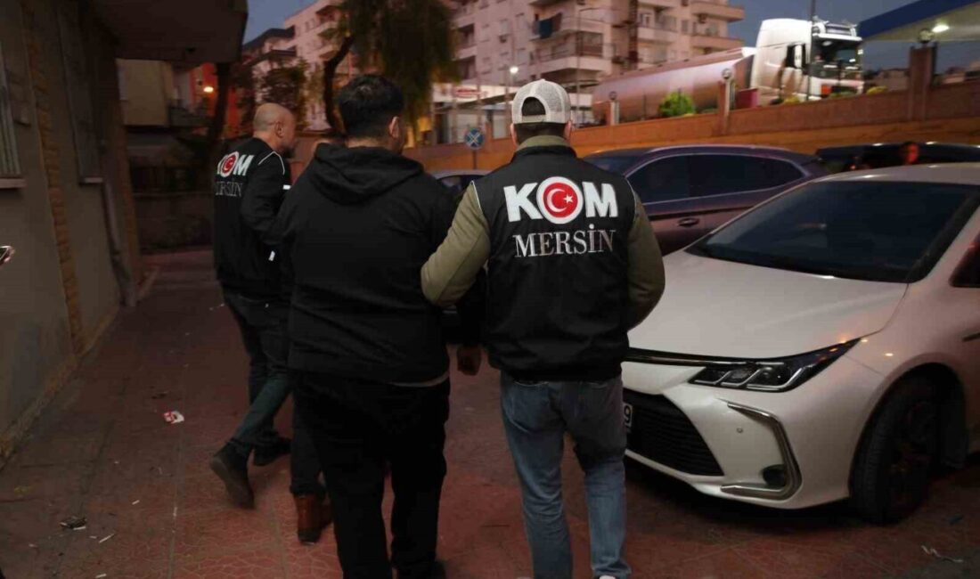 Mersin'de düzenlenen rüşvet ve sahtecilik operasyonunda toplam 11 kişi tutuklandı.