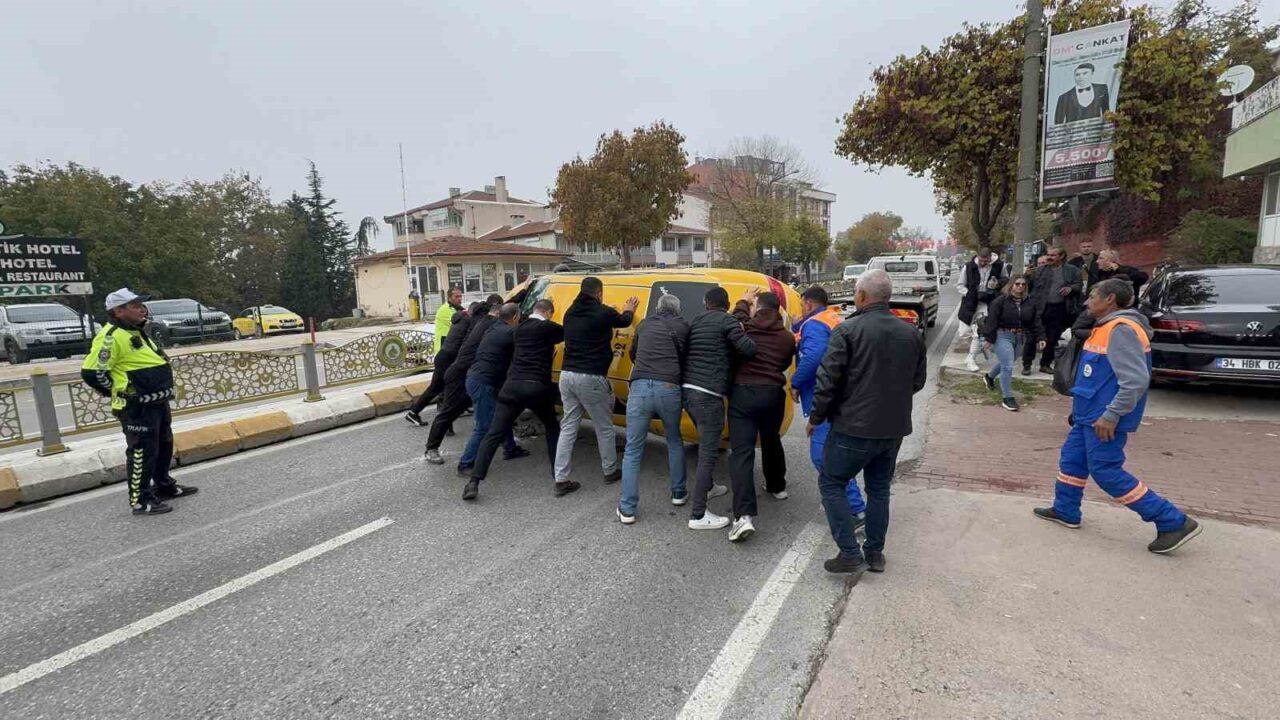 Edirne'de otomobili ters dönen Vezattin Başkurt, emniyet kemerinin sayesinde kazayı