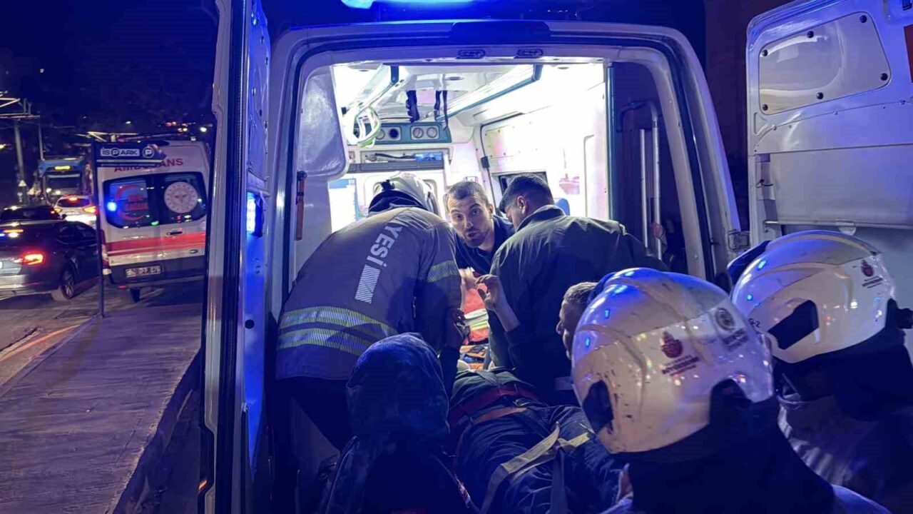Beyoğlu'nda Kabataş Metro İstasyonu şantiyesindeki göçükte yaralanan 3 işçiden biri