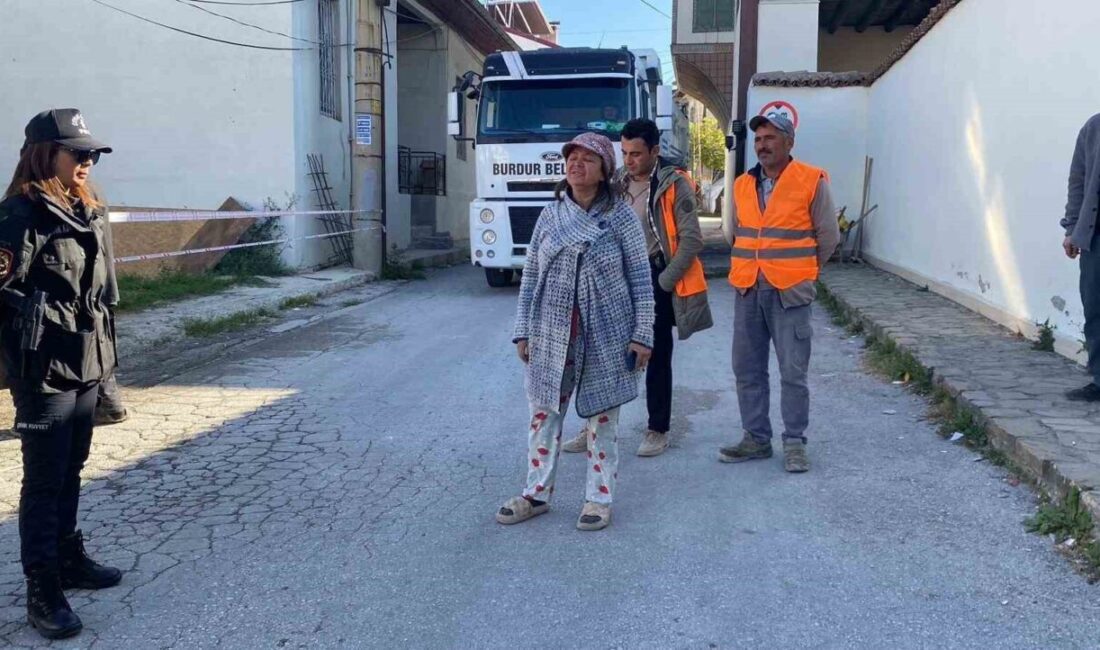 Burdur’daki Metruk Bina Yıkımında Gerginlik: Kiracının İtirazı Yıkımı Durdurdu Burdur'da tarihi bir metruk binanın yıkımına başlandı. Ancak, komşu evde