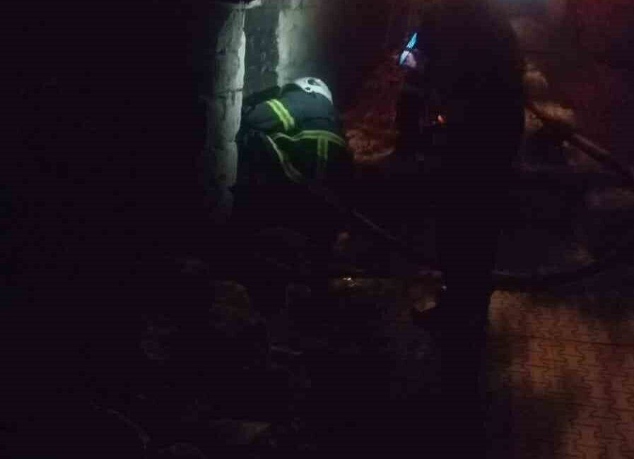 Adıyaman'ın Besni ilçesinde kullanılmayan bir evde henüz belirlenemeyen bir sebepten