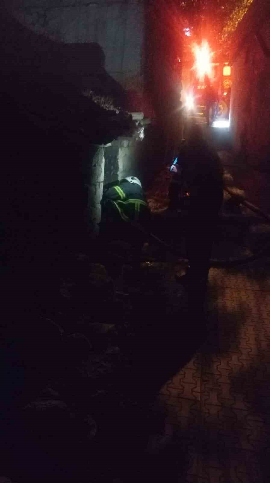 Adıyaman'ın Besni ilçesinde kullanılmayan bir evde henüz belirlenemeyen bir sebepten