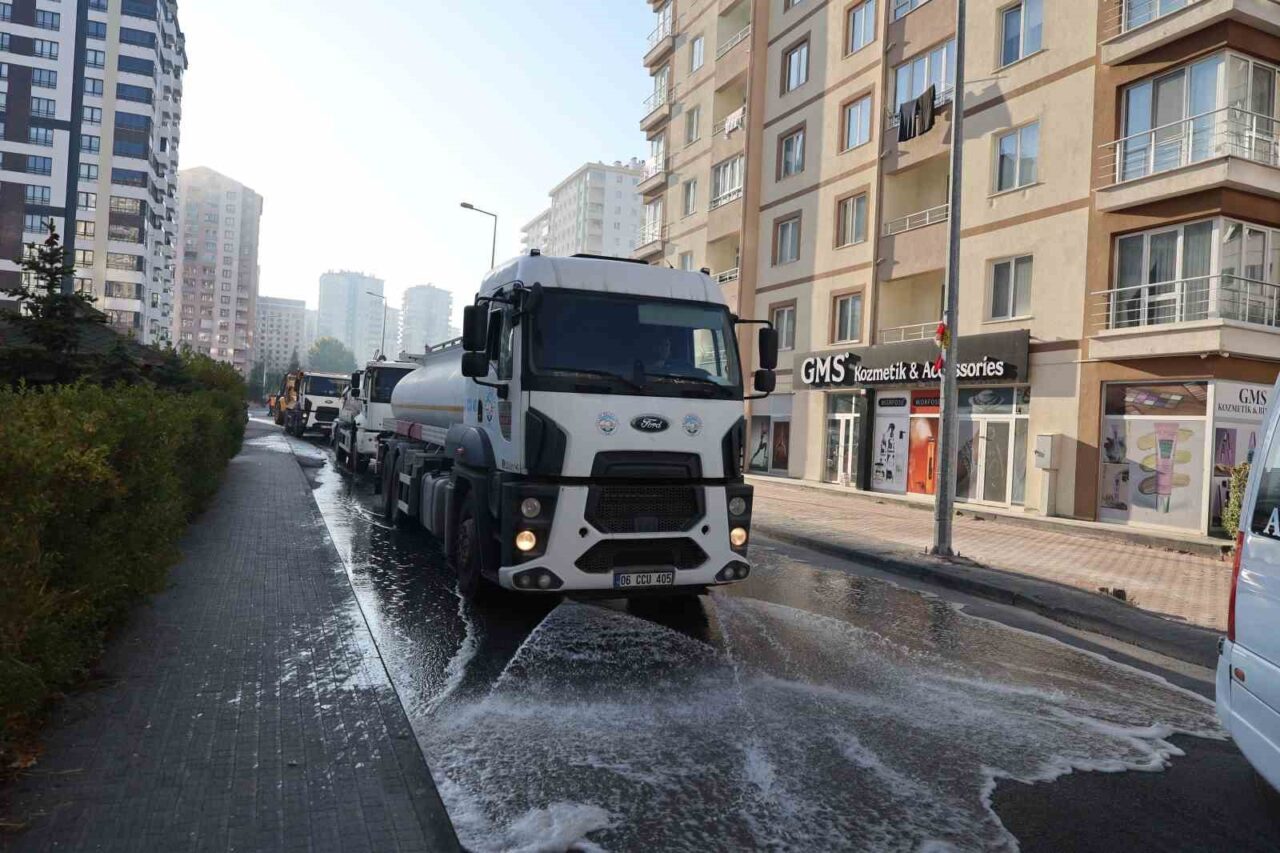 Talas Belediyesi, "Belediye Mahallemizde" uygulamasını Mevlana Mahallesi'nde sürdürüyor. 90 bini