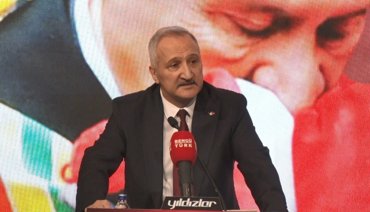 Milliyetçi Hareket Partisi Genel Başkan Yardımcısı Ahmet Selim Yurdakul, Dünya